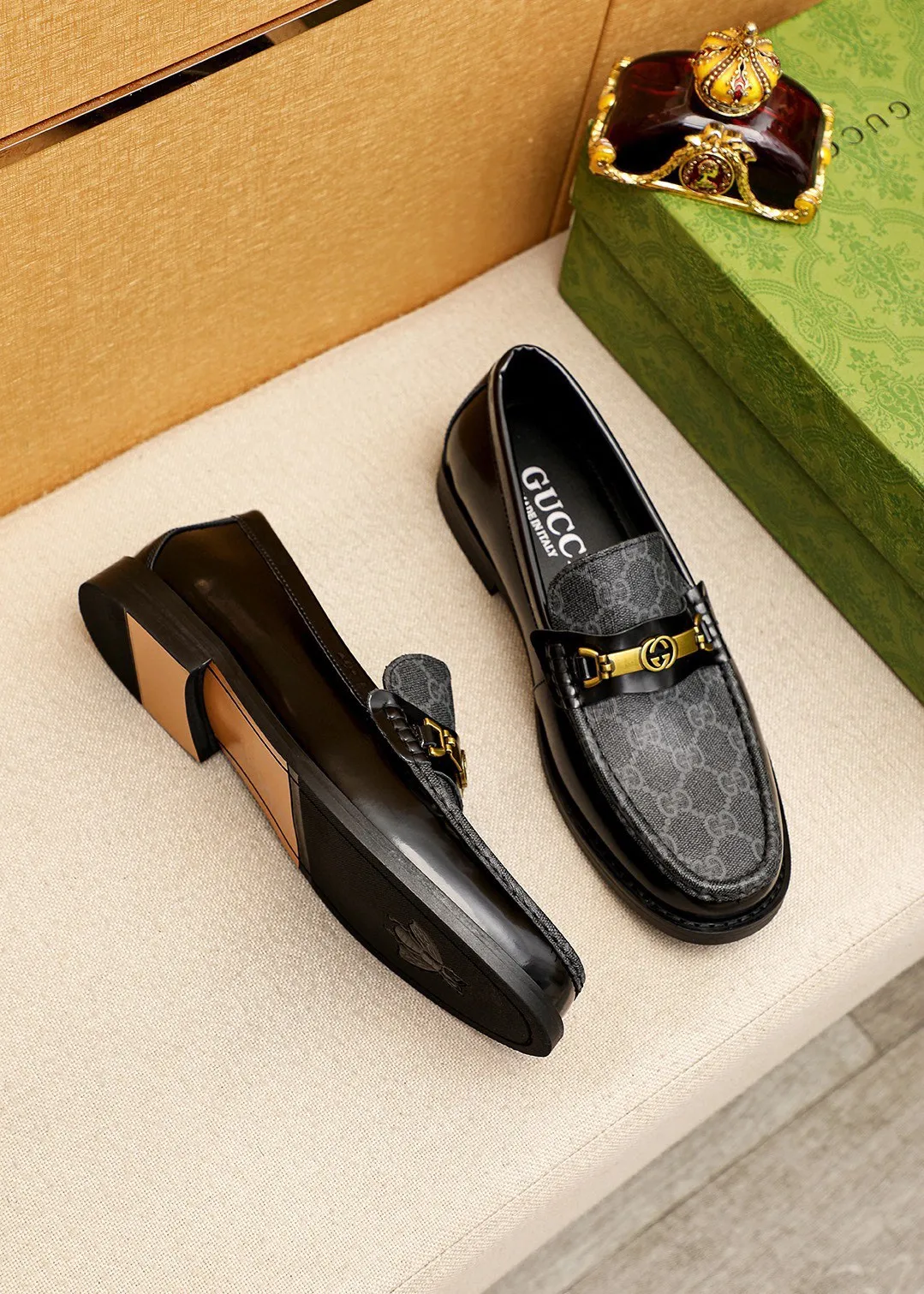 Men's shoes 💰460 💐 Product trademark: GUCCI "Gucci" casual leather shoes Regular size: 38-44 (45🉑️customized) Product materials: Selected imported first-layer open-edge beaded cowhide leather upper + luxury hardware buckle, imported water-dyed cowhide leather lining. Strong three-dimensional visual effect, original combination outsole Color: 4⃣️colors available